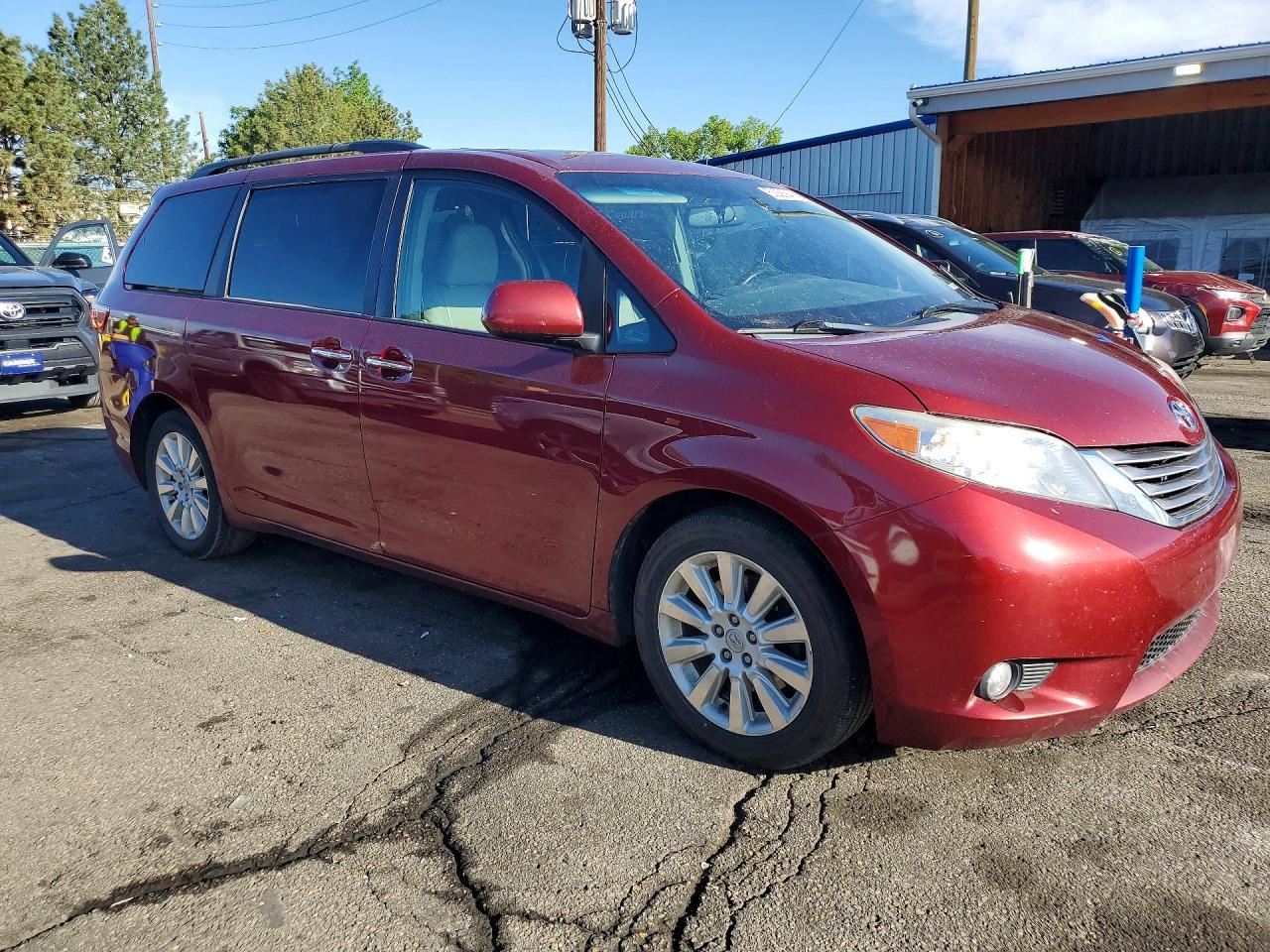 2015 Toyota Sienna Xle 7-Passenger - Фото 4