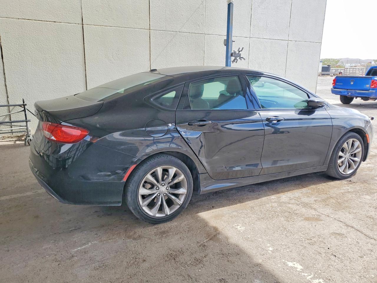 2015 Chrysler 200 S - Фото 3