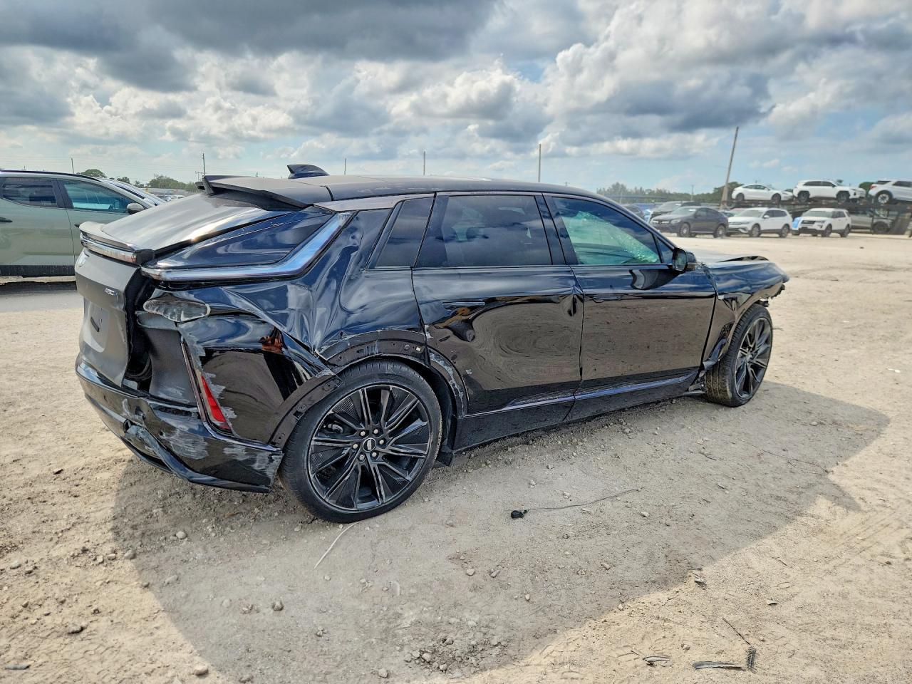 2024 Cadillac Lyriq Sport - Фото 3