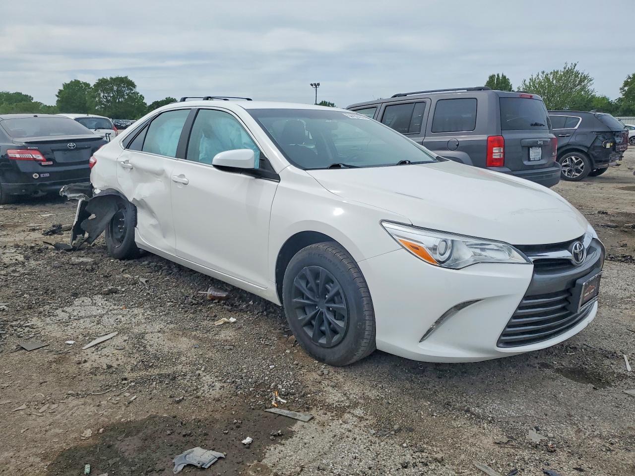 2016 Toyota Camry Le - Фото 4