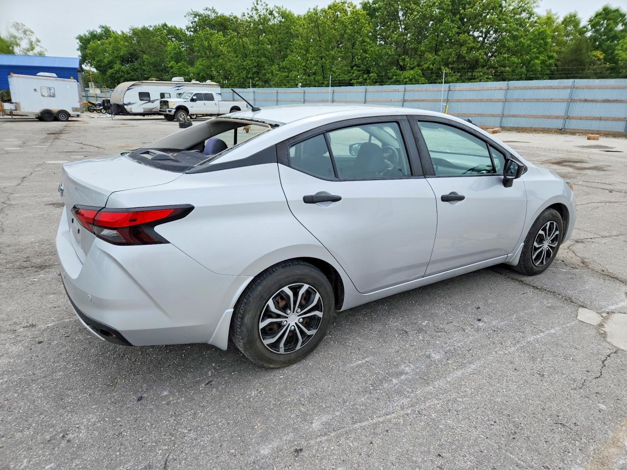 2020 Nissan Versa S - Фото 3