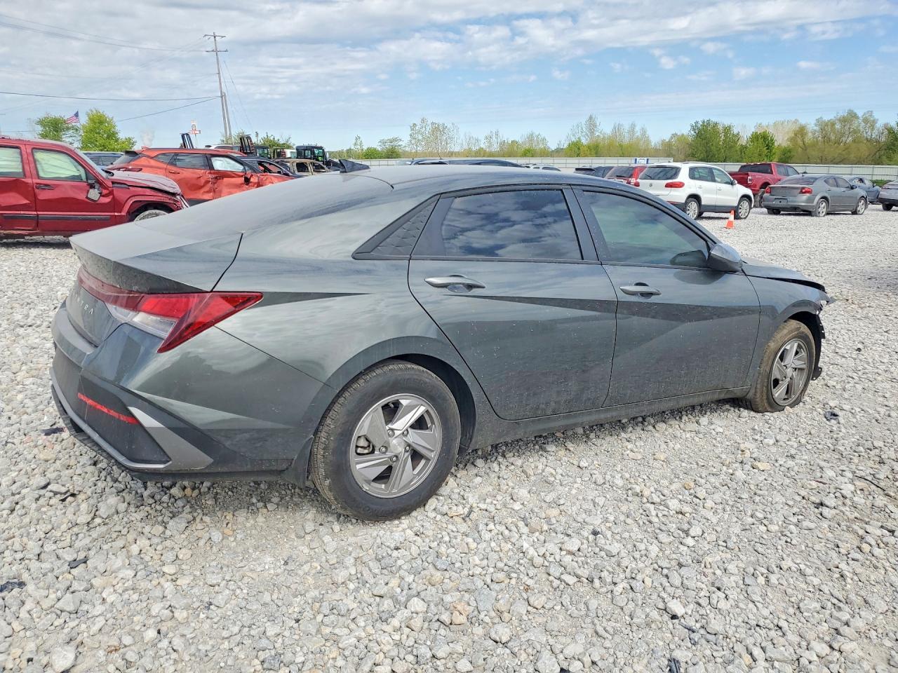 2025 Hyundai Elantra Se - Фото 3