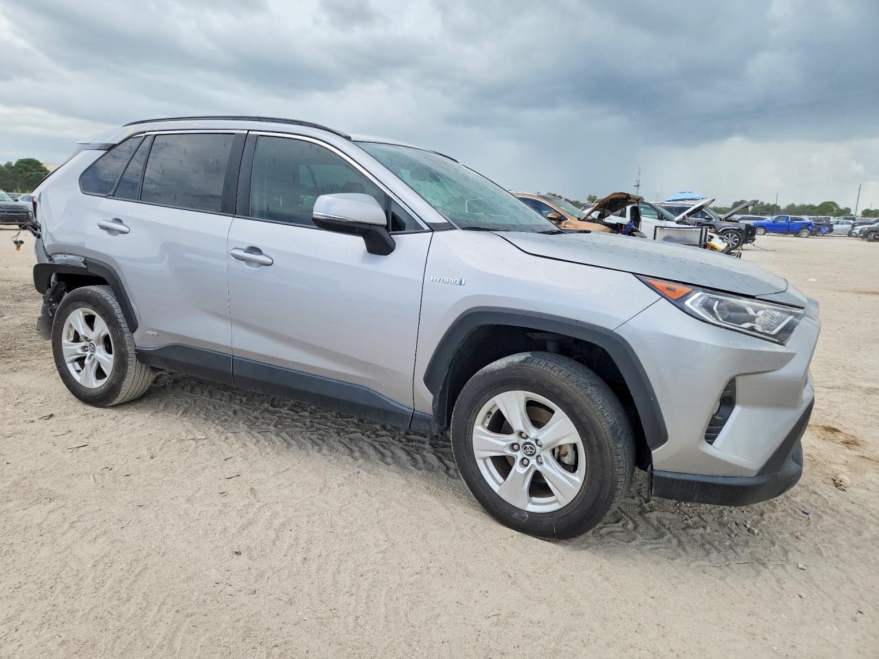 2020 Toyota Rav4 Hybrid Xle - Image 4