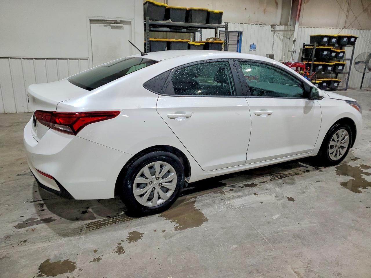 2022 Hyundai Accent Se - Image 3