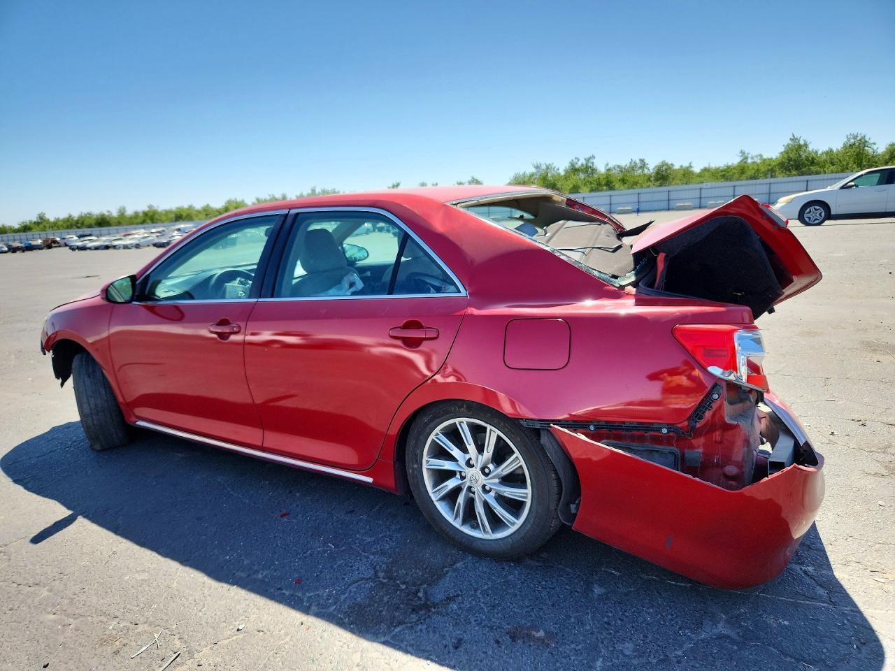 2013 Toyota Camry Le - Фото 2