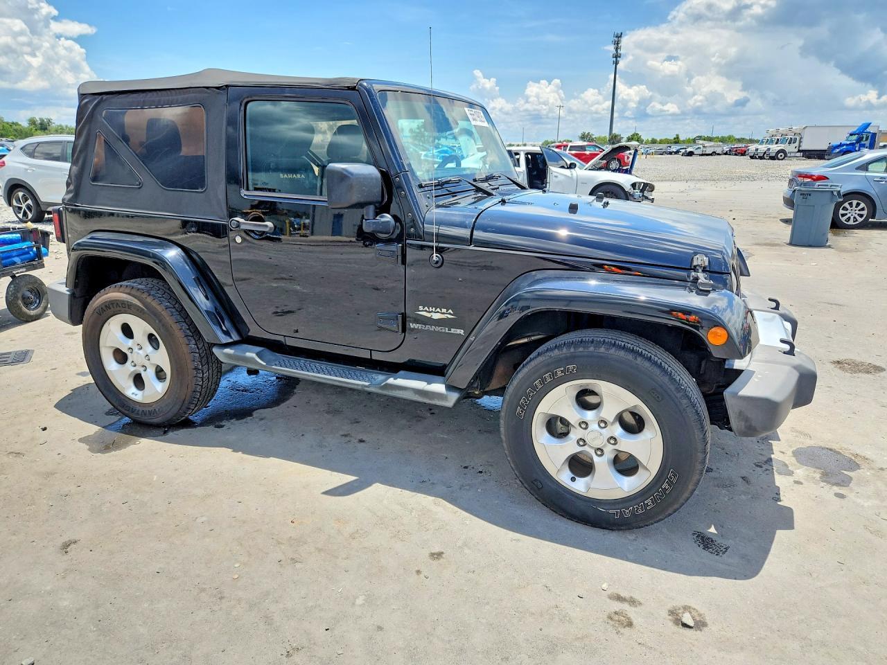 2014 Jeep Wrangler Sahara - Image 4