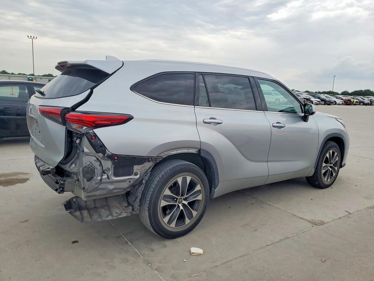 2022 Toyota Highlander Xle - Фото 3