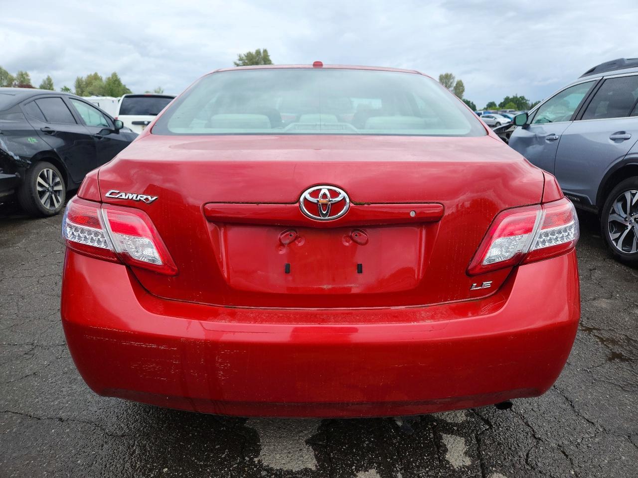2010 Toyota Camry Le - Фото 6