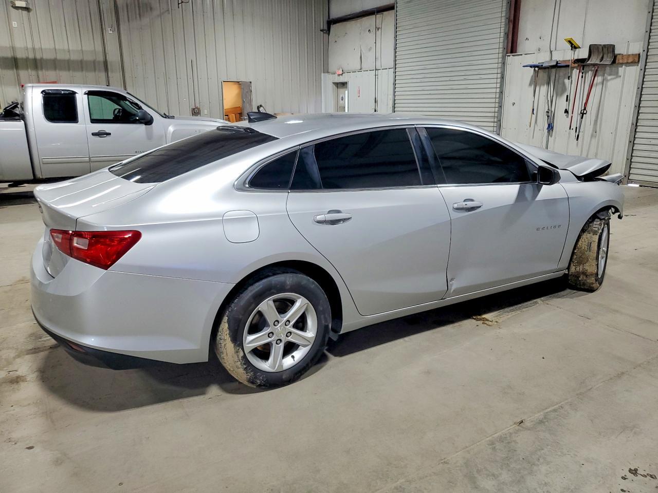 2020 Chevrolet Malibu Ls - Фото 3