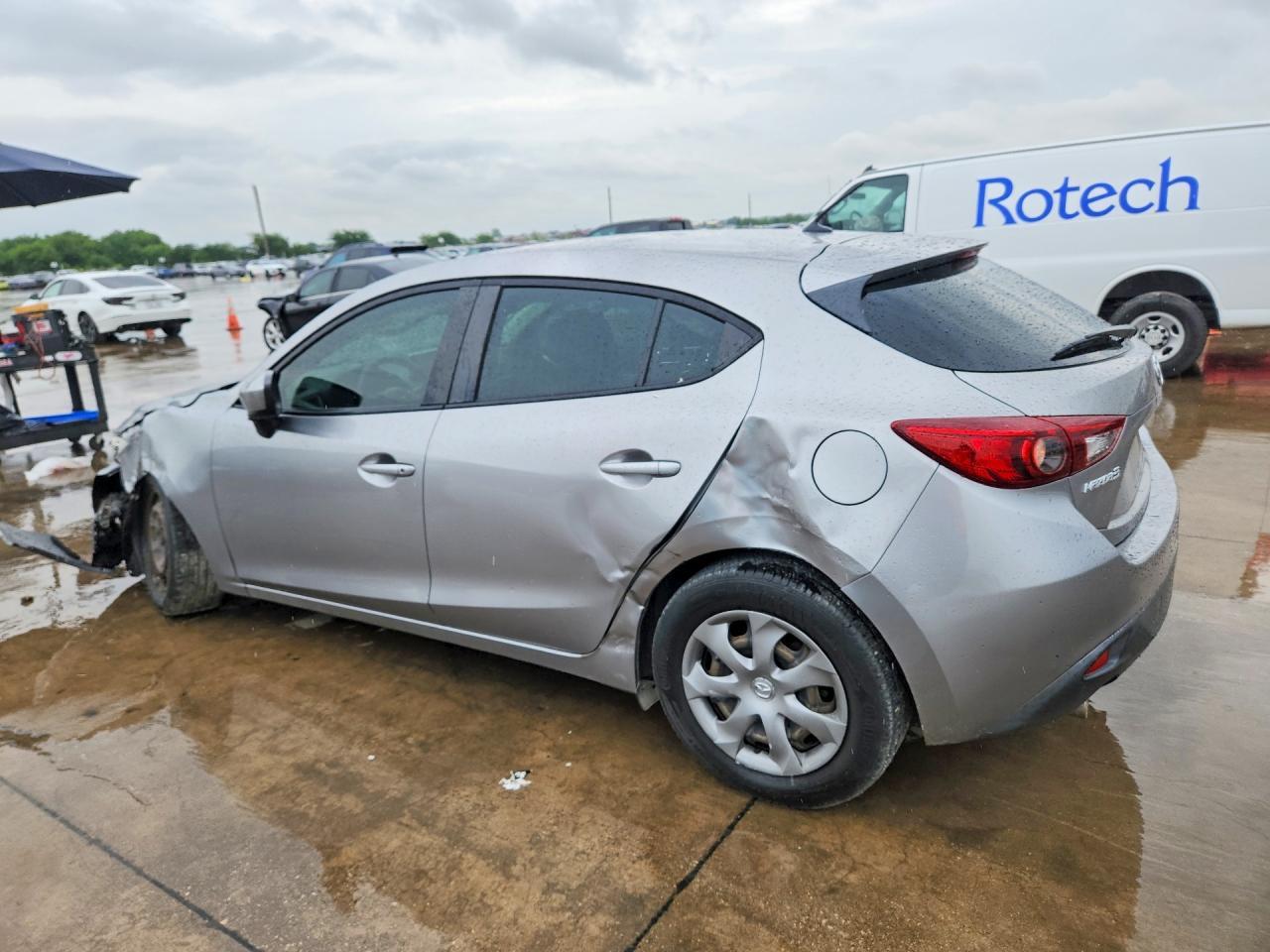2015 Mazda 3 Sport - Image 2
