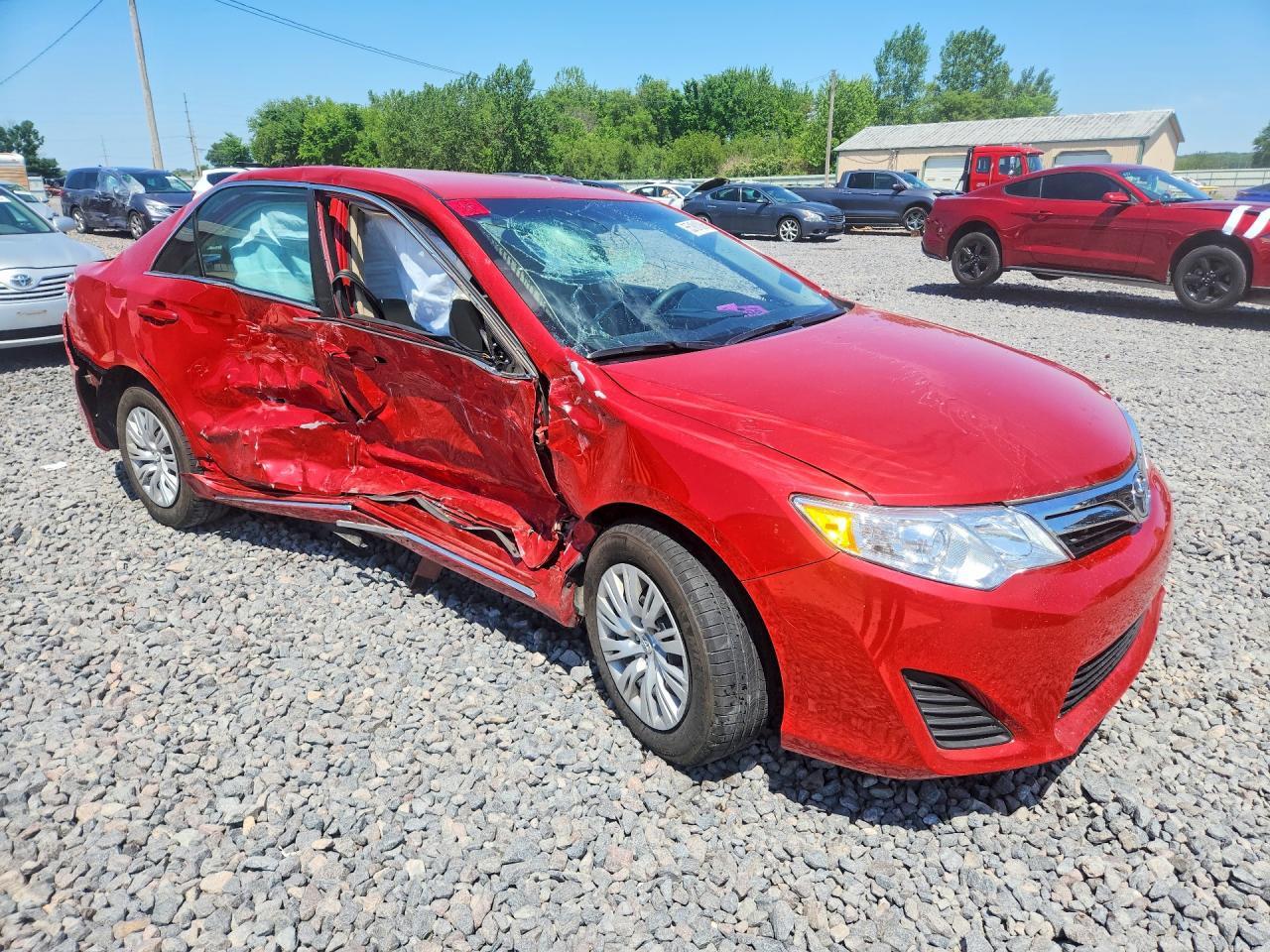 2014 Toyota Camry Le - Фото 4