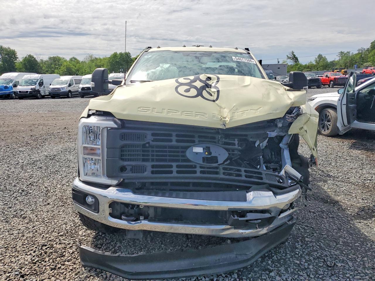 2023 Ford F350 Super Duty - Image 5