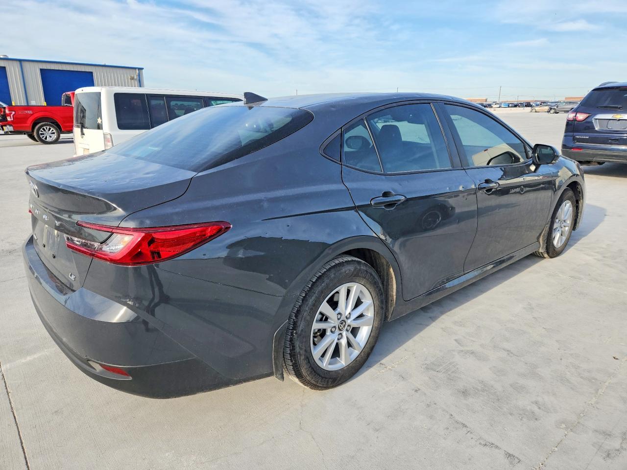 2025 Toyota Camry Le - Фото 3