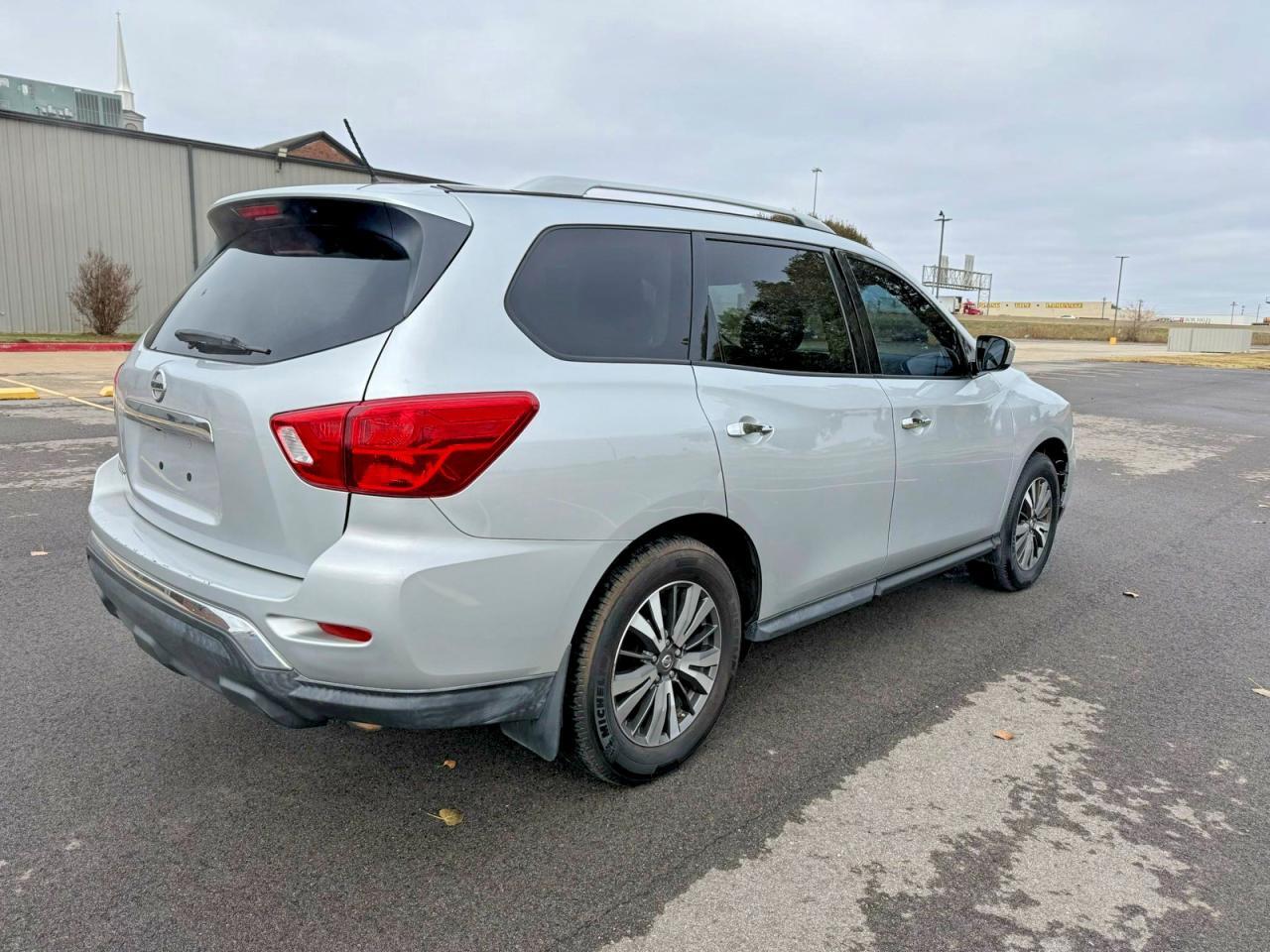 2017 Nissan Pathfinder S - Фото 4