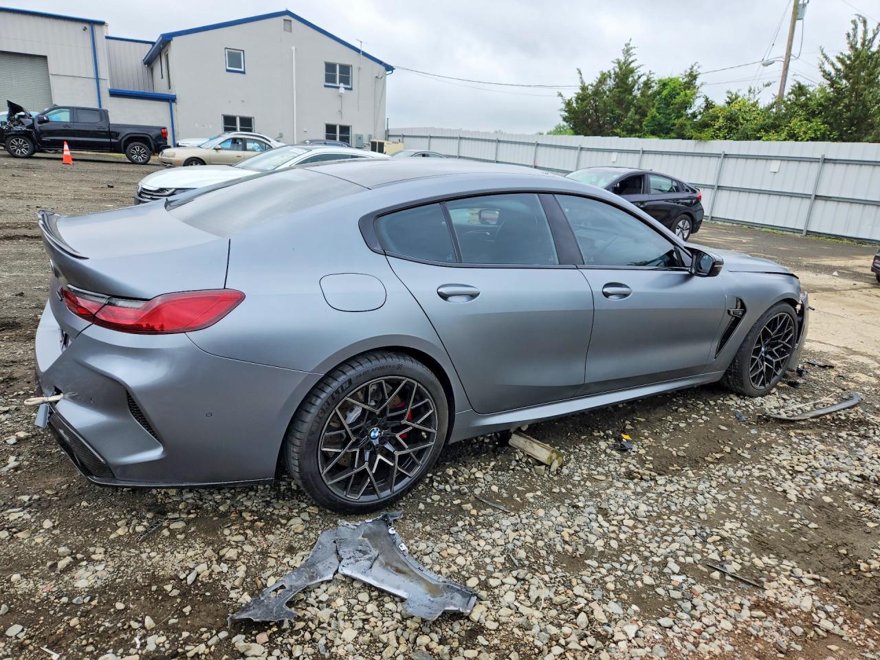 2022 BMW M8 - Фото 3