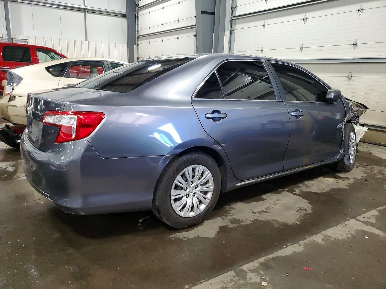 2012 Toyota Camry Le - Фото 3