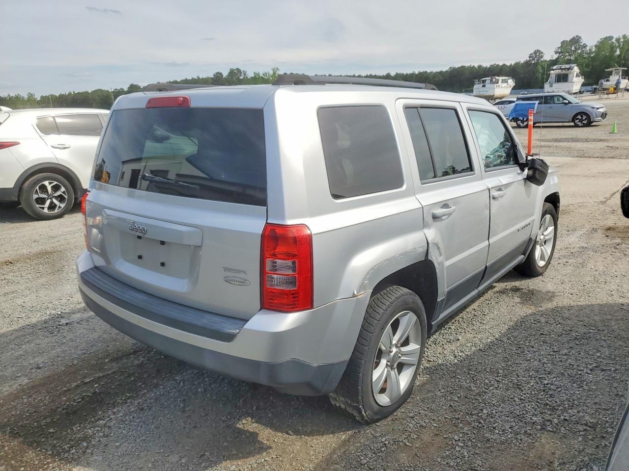2013 Jeep Patriot Latitude - Фото 3
