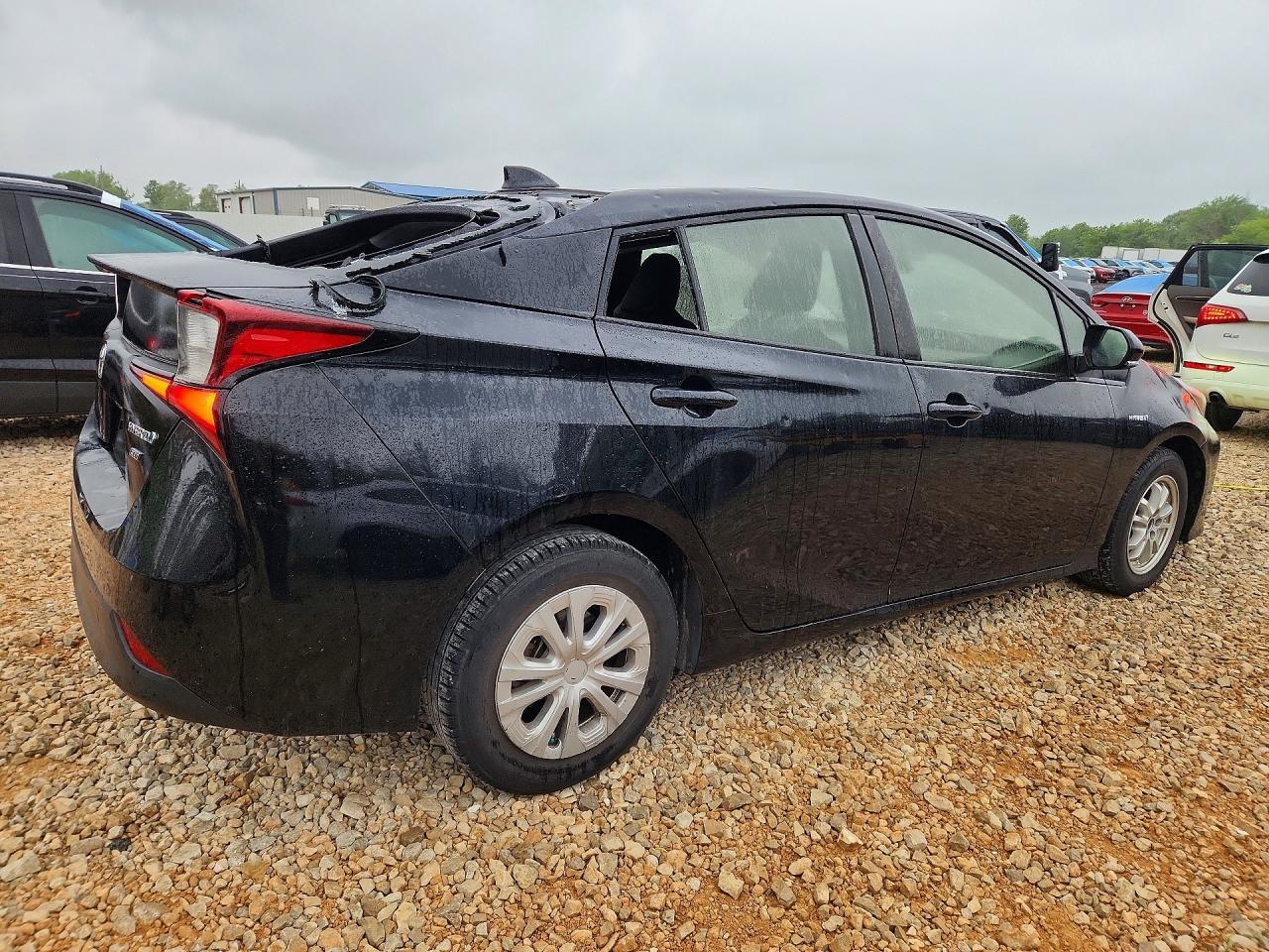 2021 Toyota Prius L Eco - Фото 3