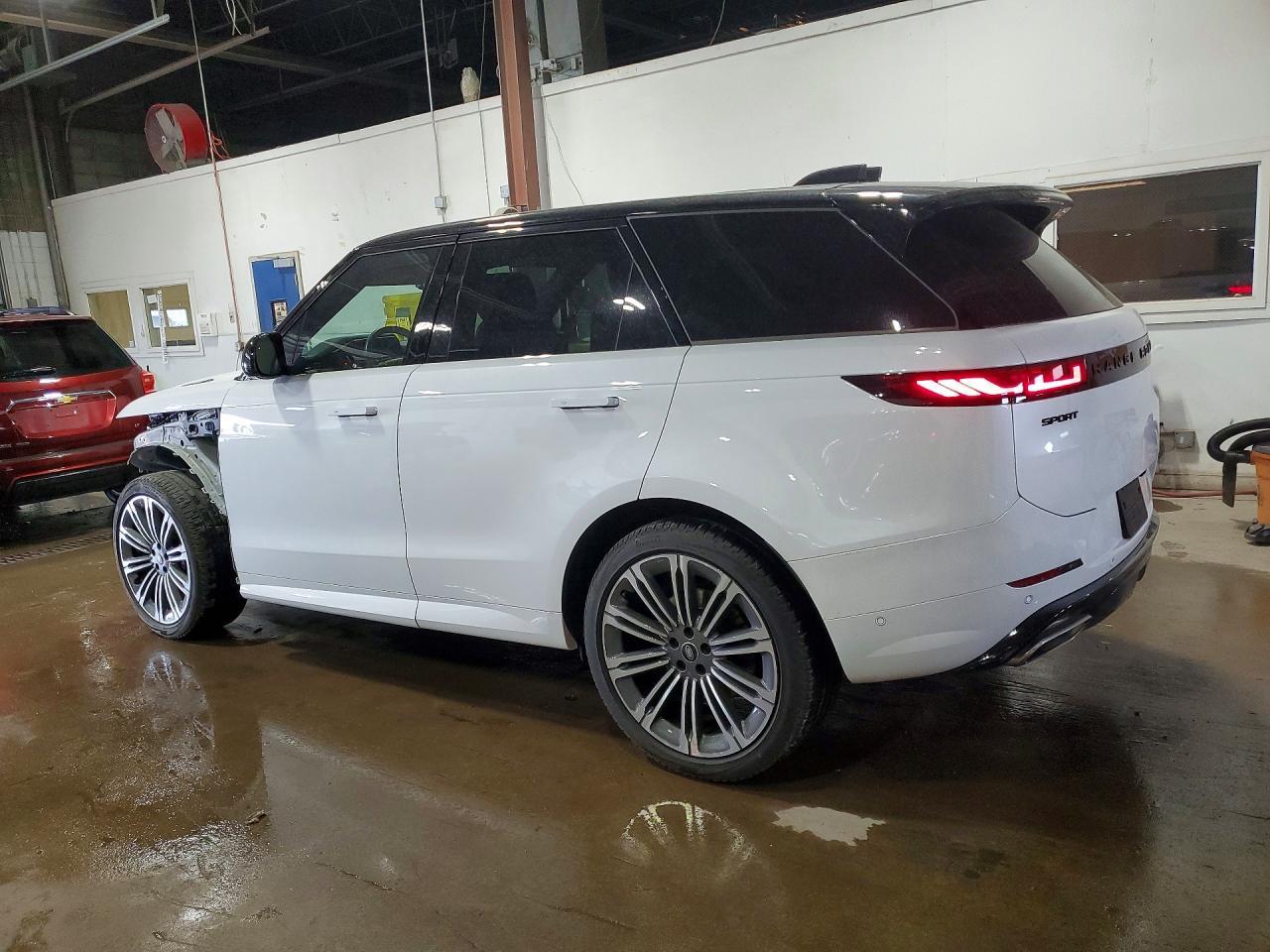 2024 Land Rover Range Rover Sport Dynamic Se - Image 2