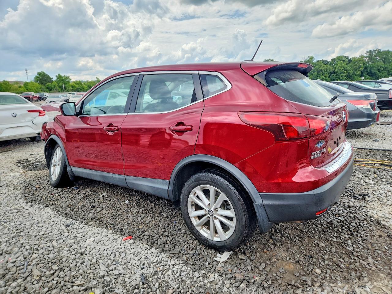 2019 Nissan Rogue Sport S - Фото 2