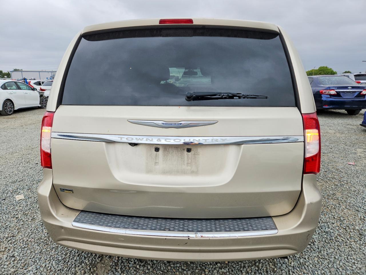 2015 Chrysler Town & Country Touring - Image 6