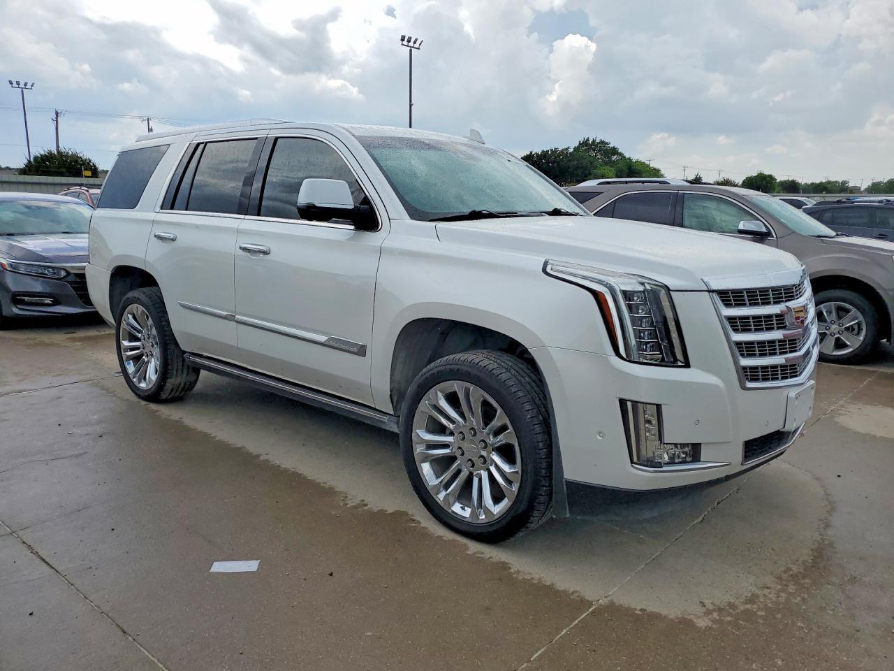 2018 Cadillac Escalade Premium Luxury - Image 4