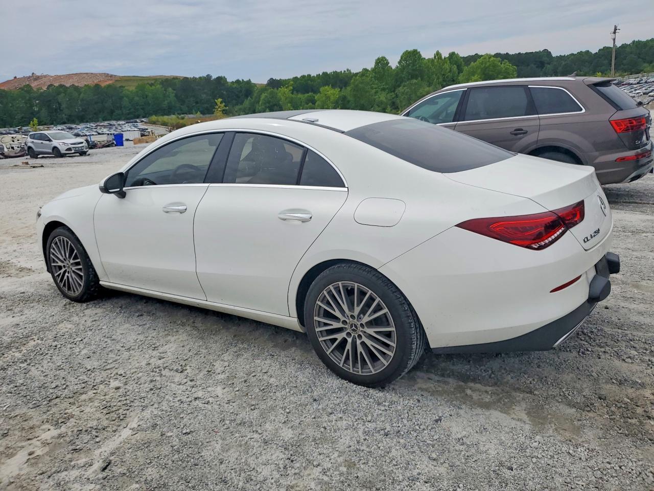 2022 Mercedes-Benz Cla 250 - Фото 2
