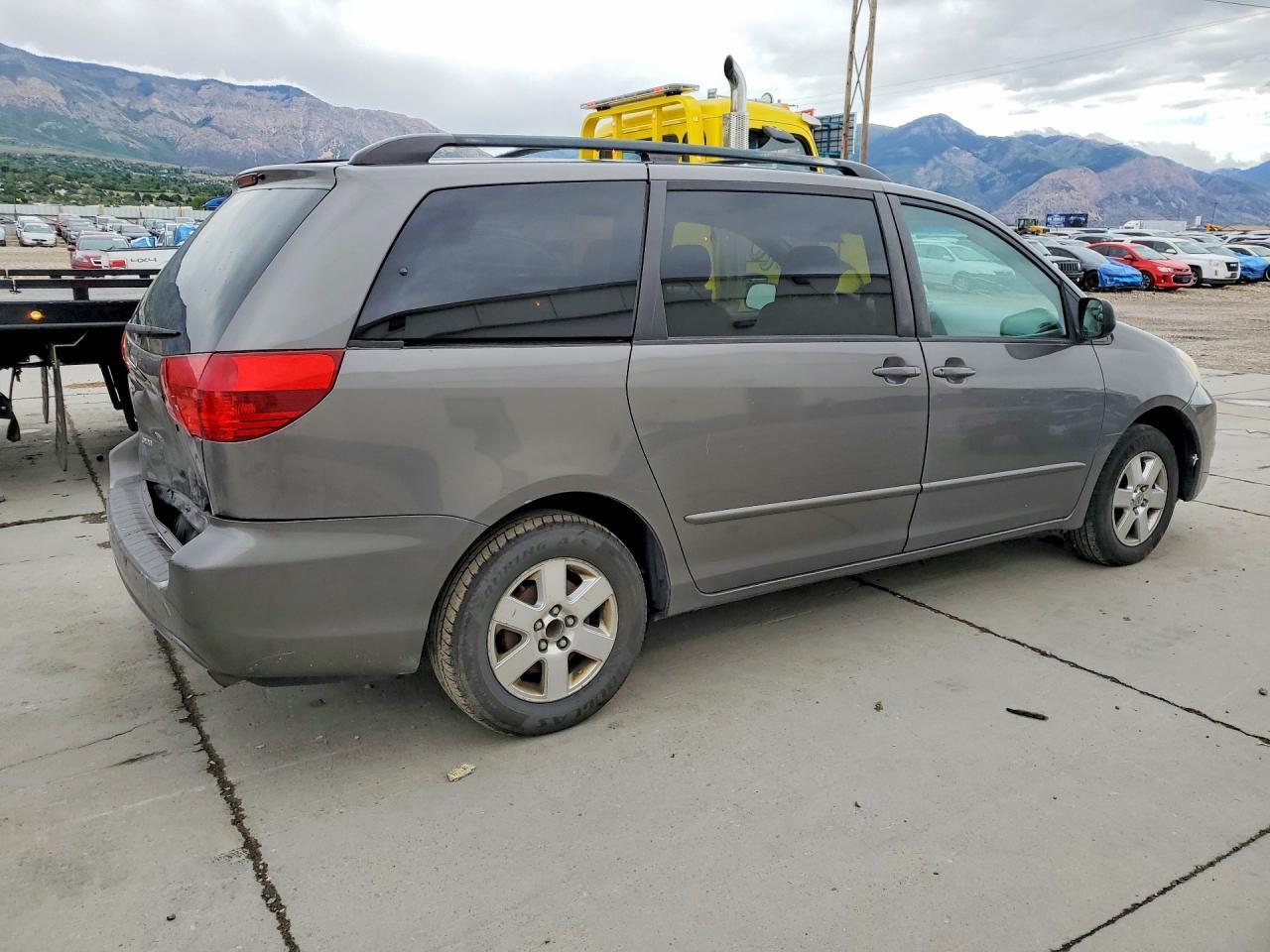 2004 Toyota Sienna Le 8 Passenger - Image 3