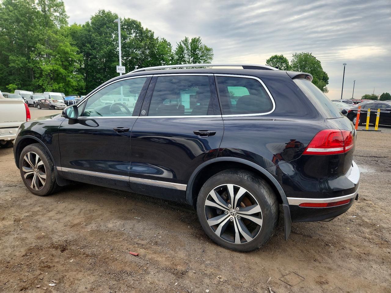 2017 Volkswagen Touareg Wolfsburg - Фото 2