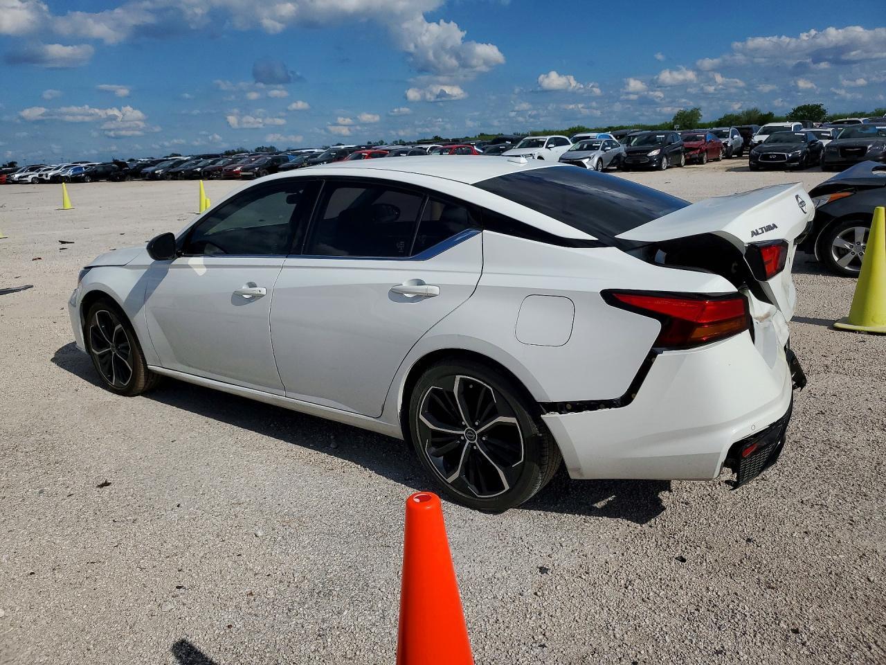 2024 Nissan Altima Sr - Фото 2