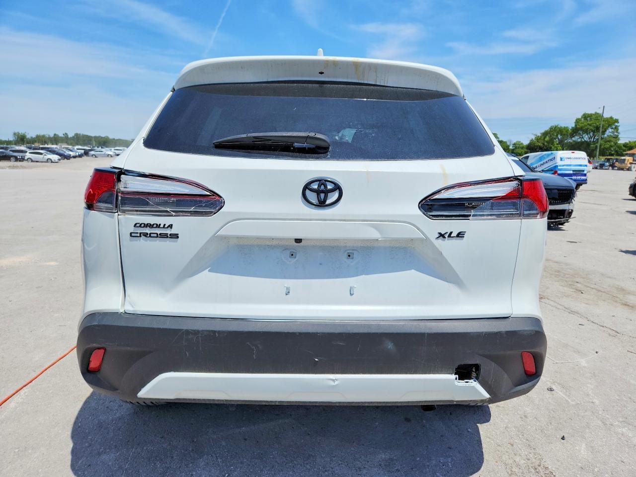 2022 Toyota Corolla Cross Xle - Image 6