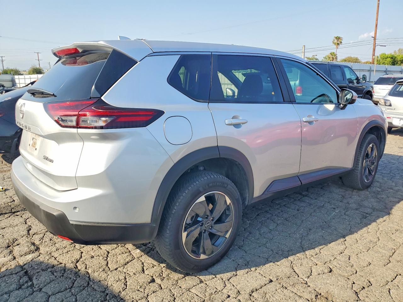2024 Nissan Rogue Sv - Фото 3