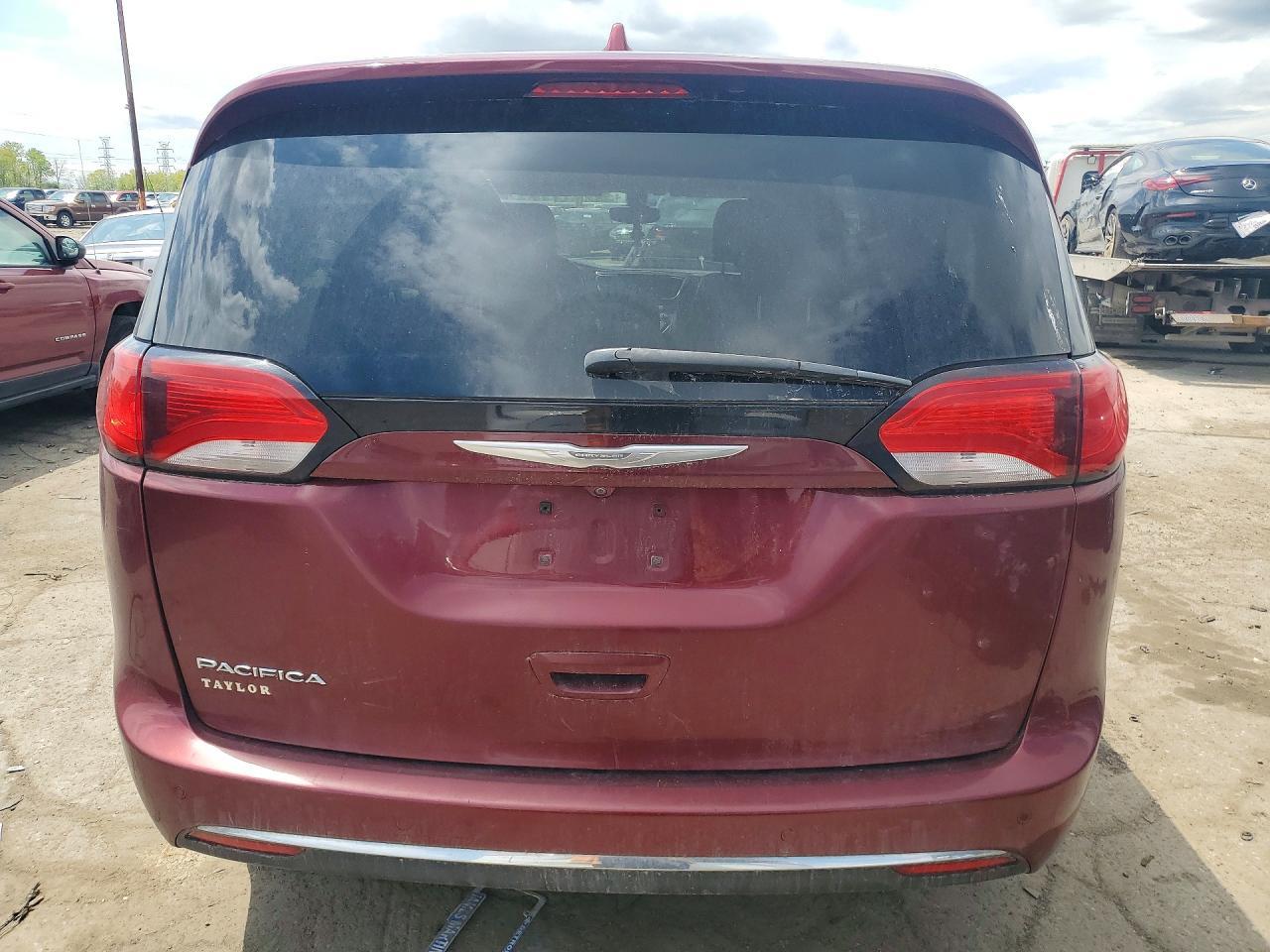 2017 Chrysler Pacifica Touring L - Image 6