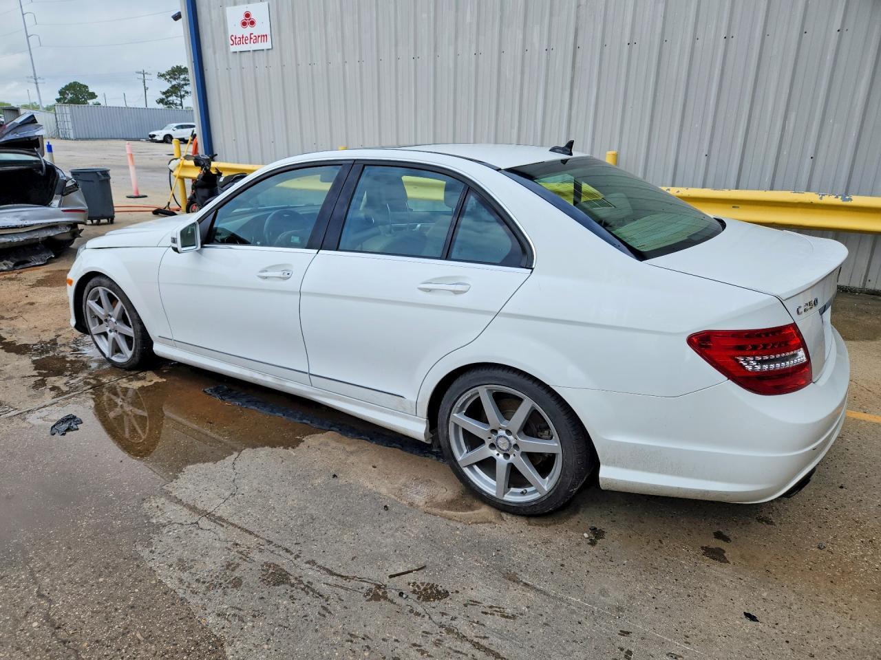 2014 Mercedes-Benz C 250 - Image 2