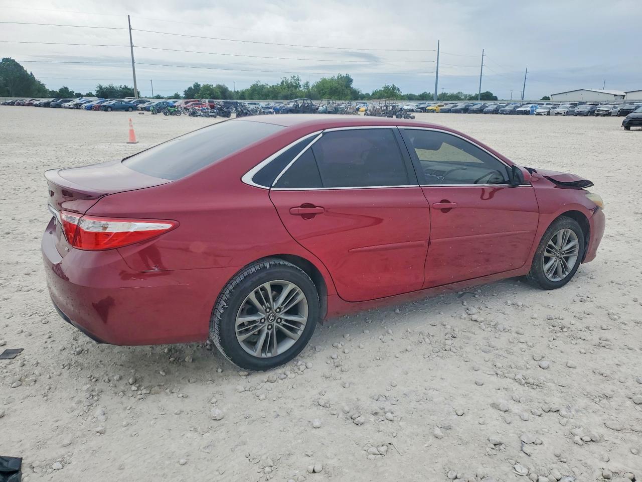 2016 Toyota Camry Se - Фото 3