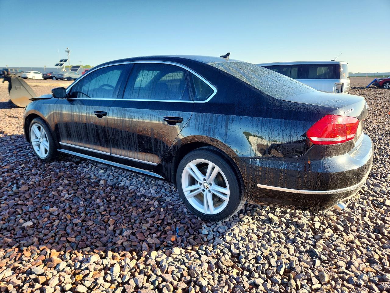 2013 Volkswagen Passat Sel - Image 2