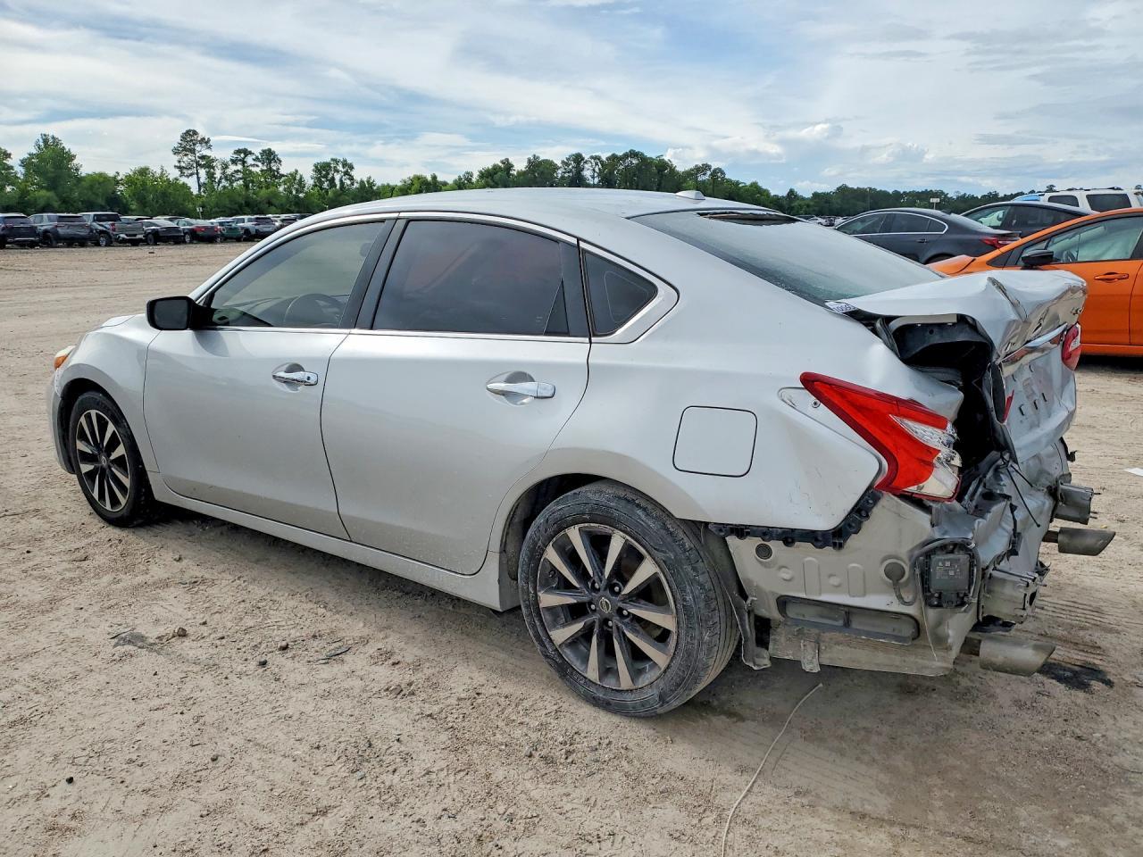 2017 Nissan Altima 2.5 Sv - Image 2