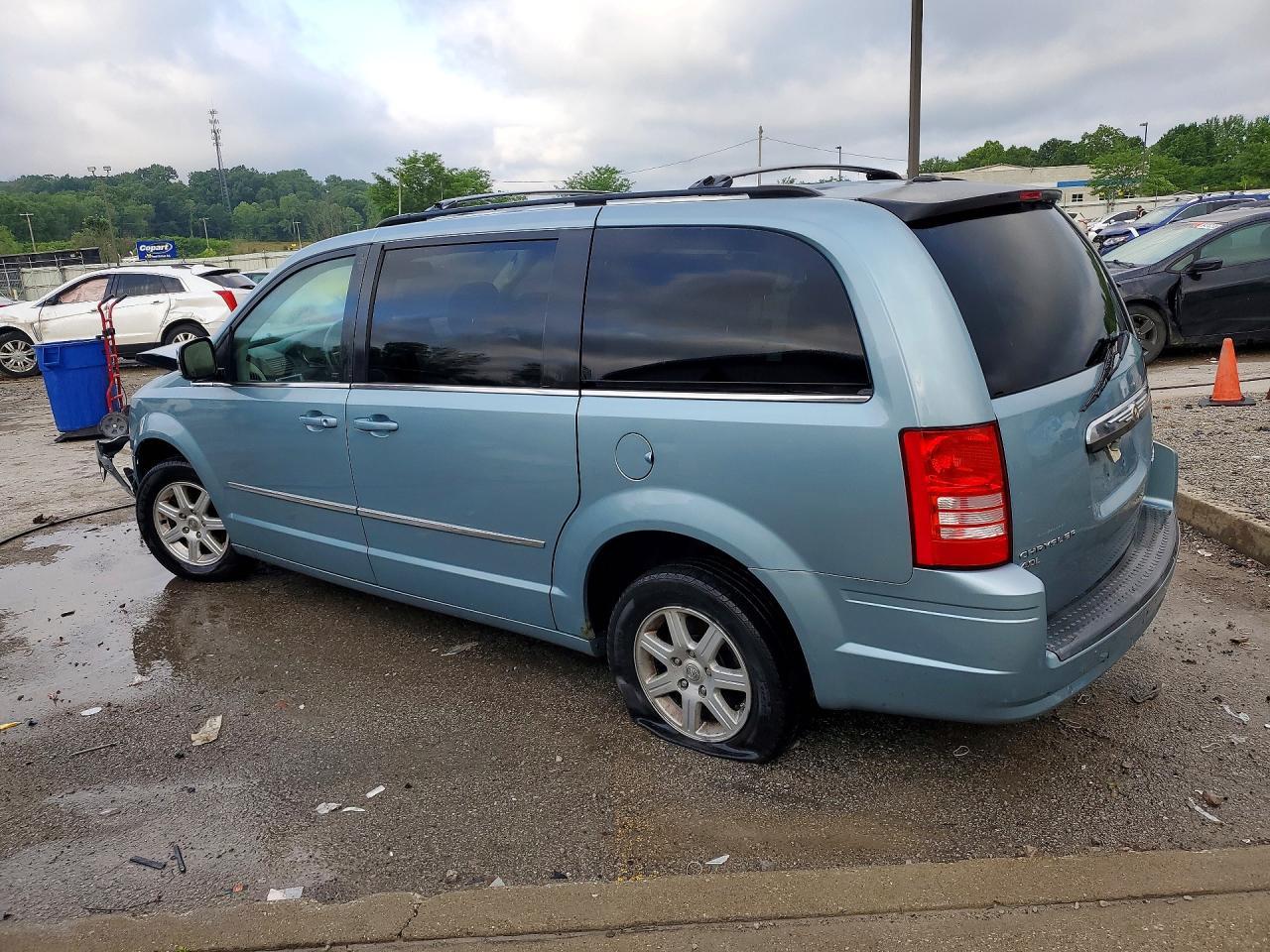 2010 Chrysler Town & Country Touring Plus - Image 2