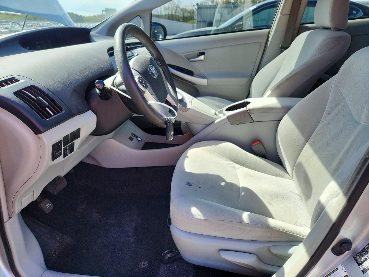 2014 Toyota Prius Three - Фото 7