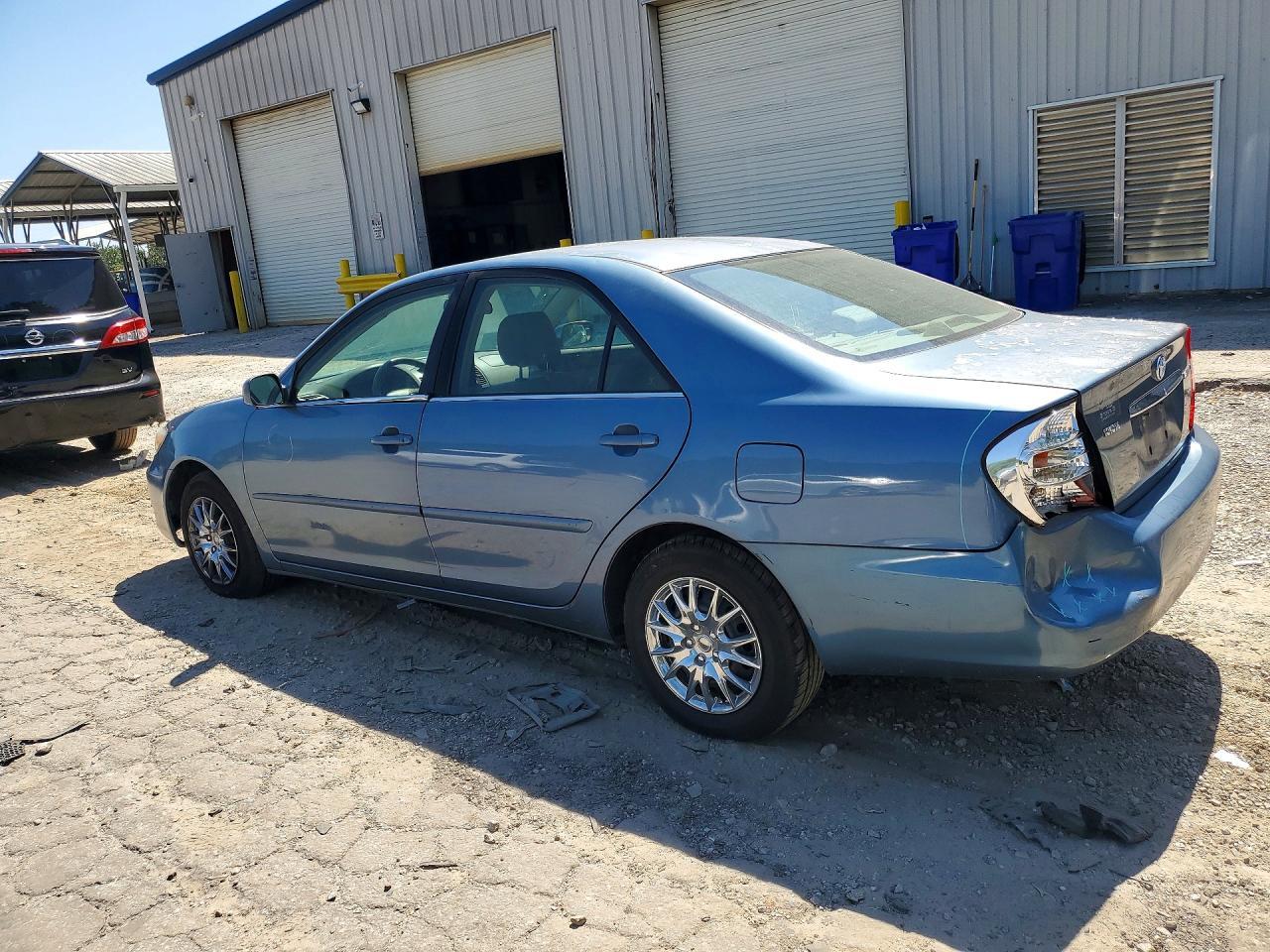 2004 Toyota Camry Le - Фото 2