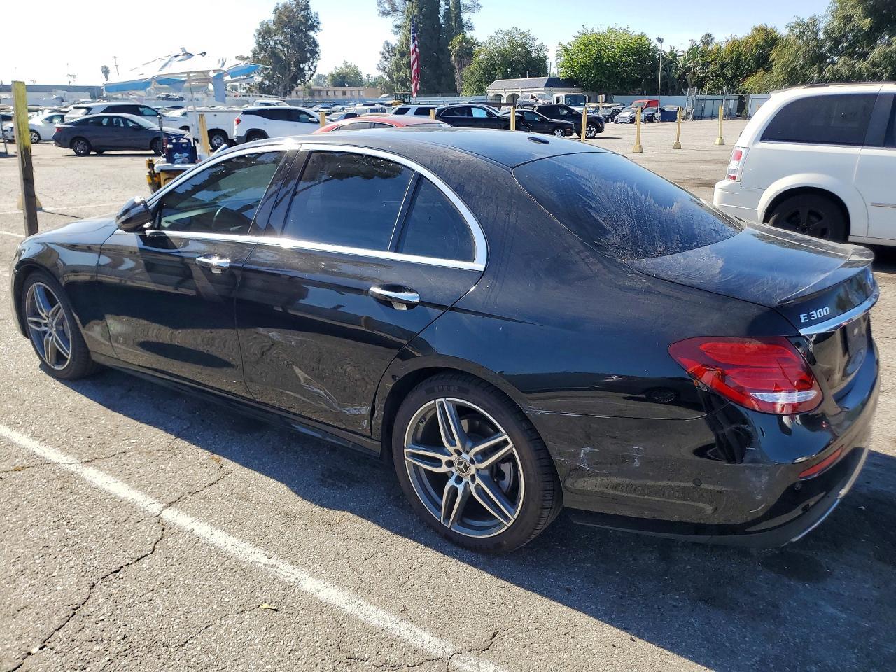 2018 Mercedes-Benz E 300 - Фото 2