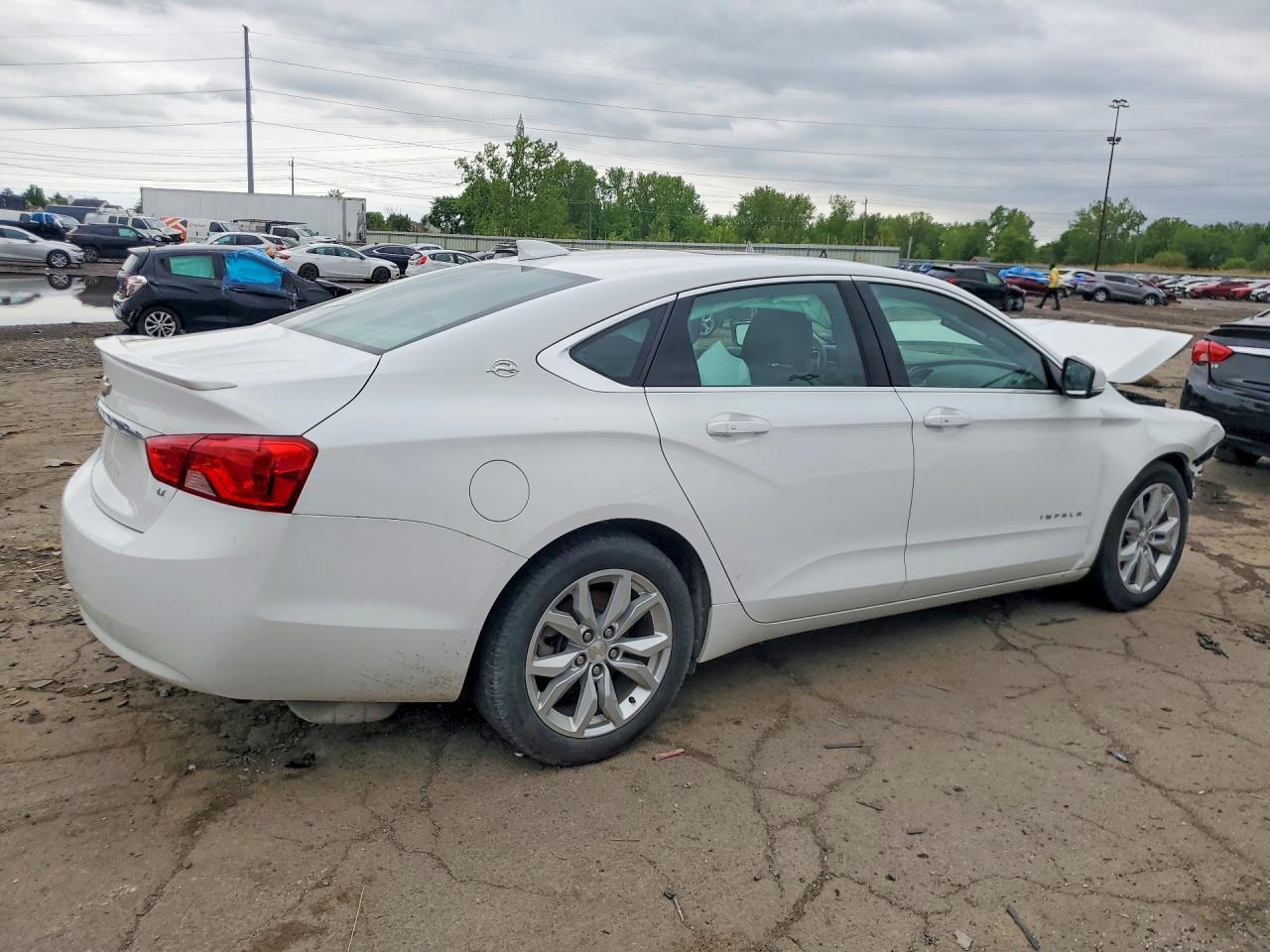 2019 Chevrolet Impala Lt - Image 3