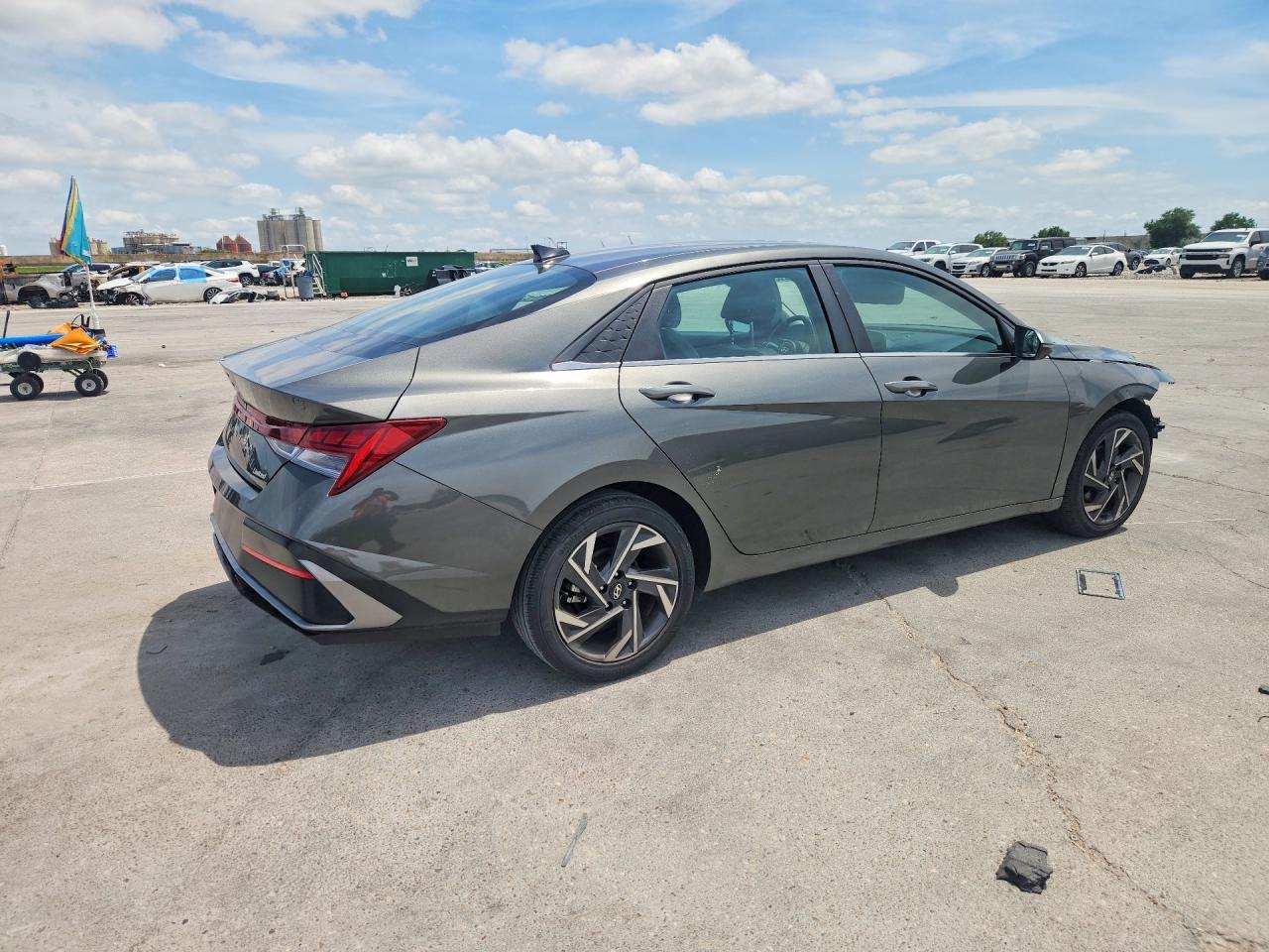2025 Hyundai Elantra Limited - Image 3