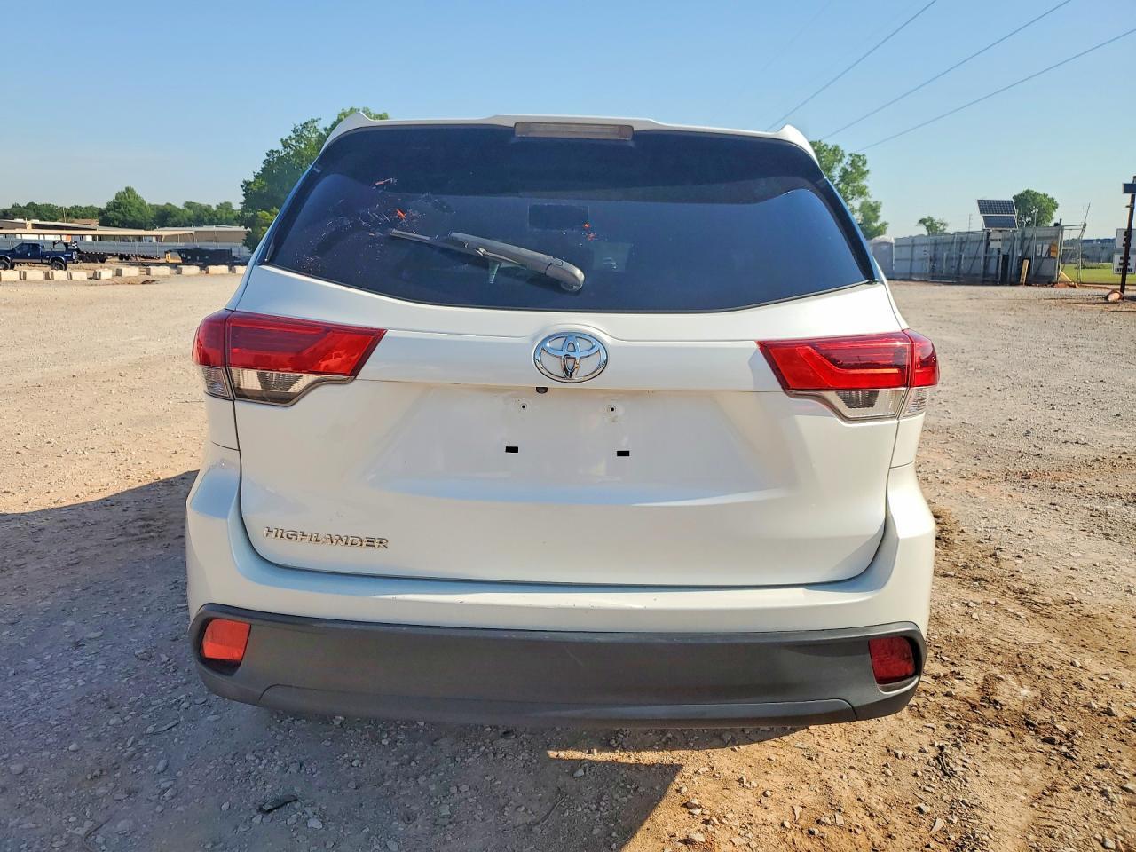 2019 Toyota Highlander Le - Image 6