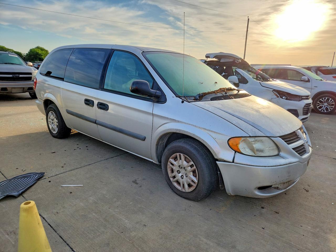 2005 Dodge Caravan - Image 4
