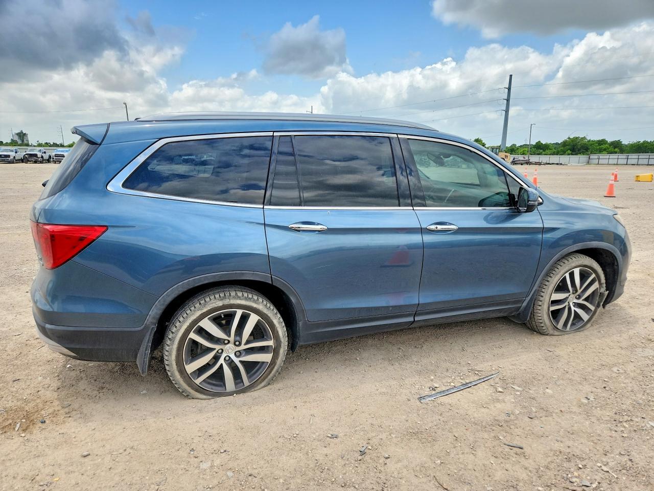 2018 Honda Pilot Elite - Image 3