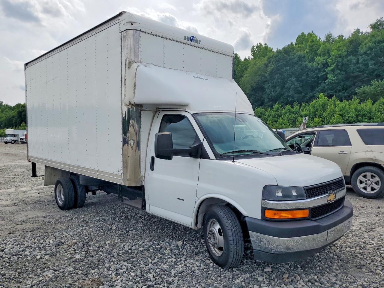 2022 Chevrolet Express Delivery Truck - Image 4