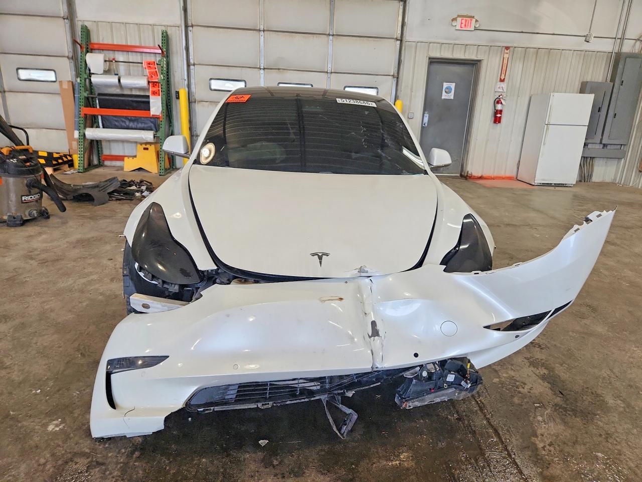 2020 Tesla Model 3 - Фото 5