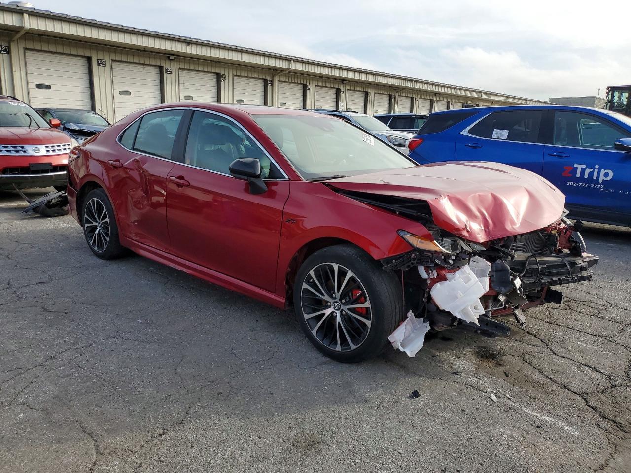 2020 Toyota Camry Se - Фото 4