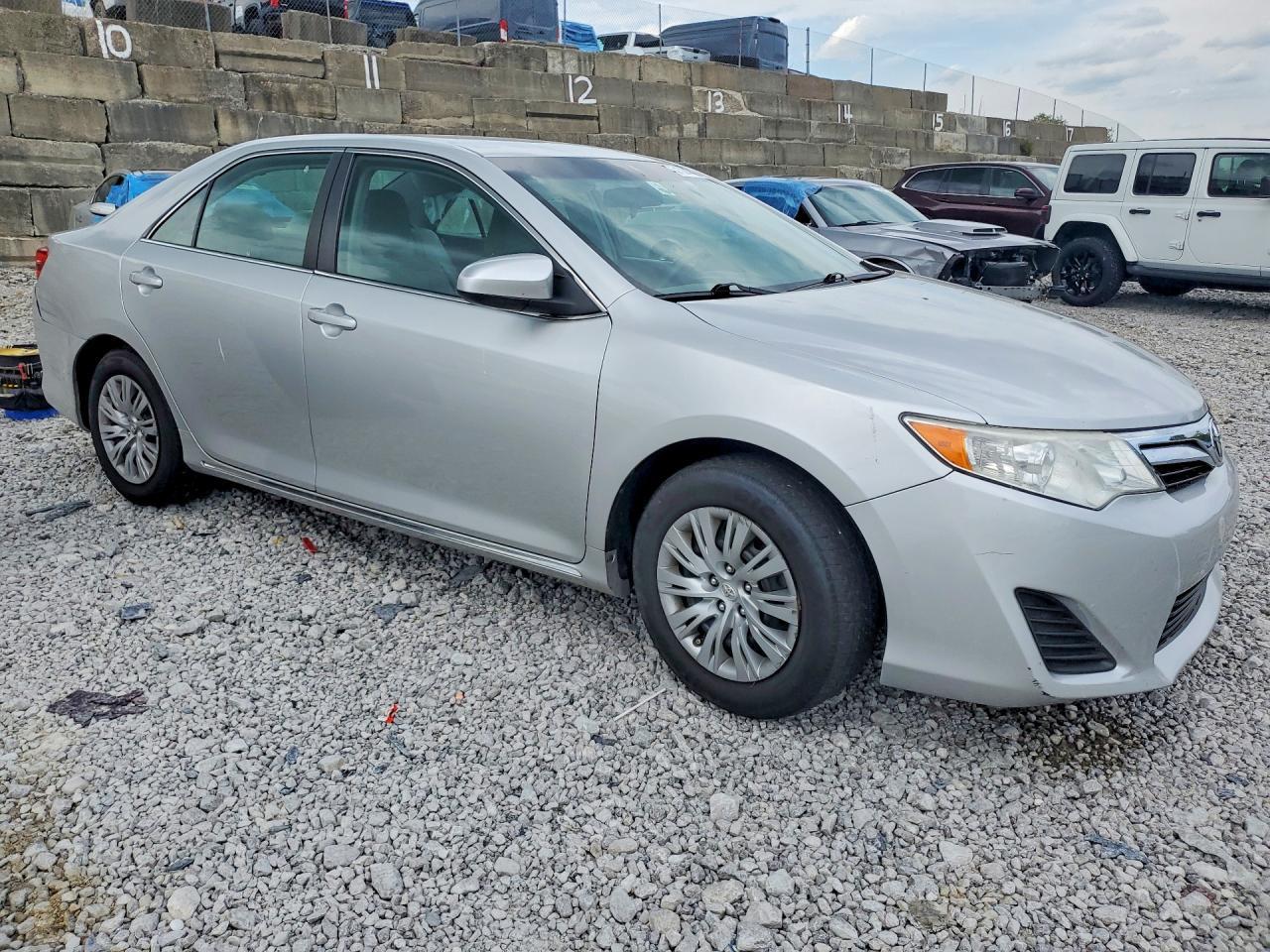 2012 Toyota Camry Le - Фото 4